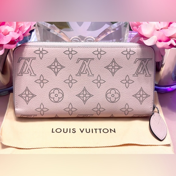 Louis Vuitton Handbags - Louis Vuitton Lilac Mahina Zippy Wallet